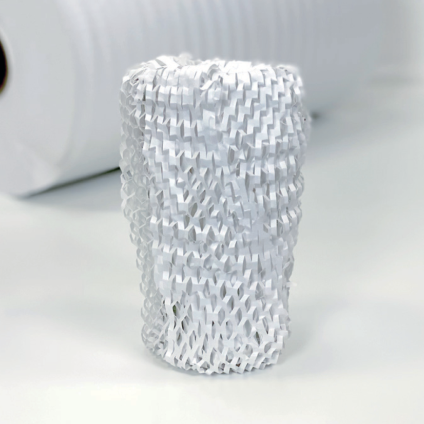 Papierová výplň activaWrap 80 g, biela – 395 / 500 mm × 250 m – zabalený predmet v bielej výplni